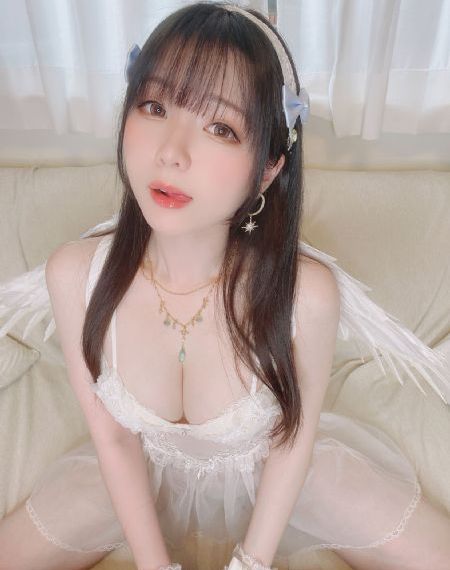亲嘴扒胸摸屁股免费视频日本网站_4K迅雷电影在线